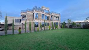6bdrm Mansion in Katani for sale