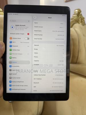 Apple iPad 10.2 (2021) 256 GB Gray — view 2