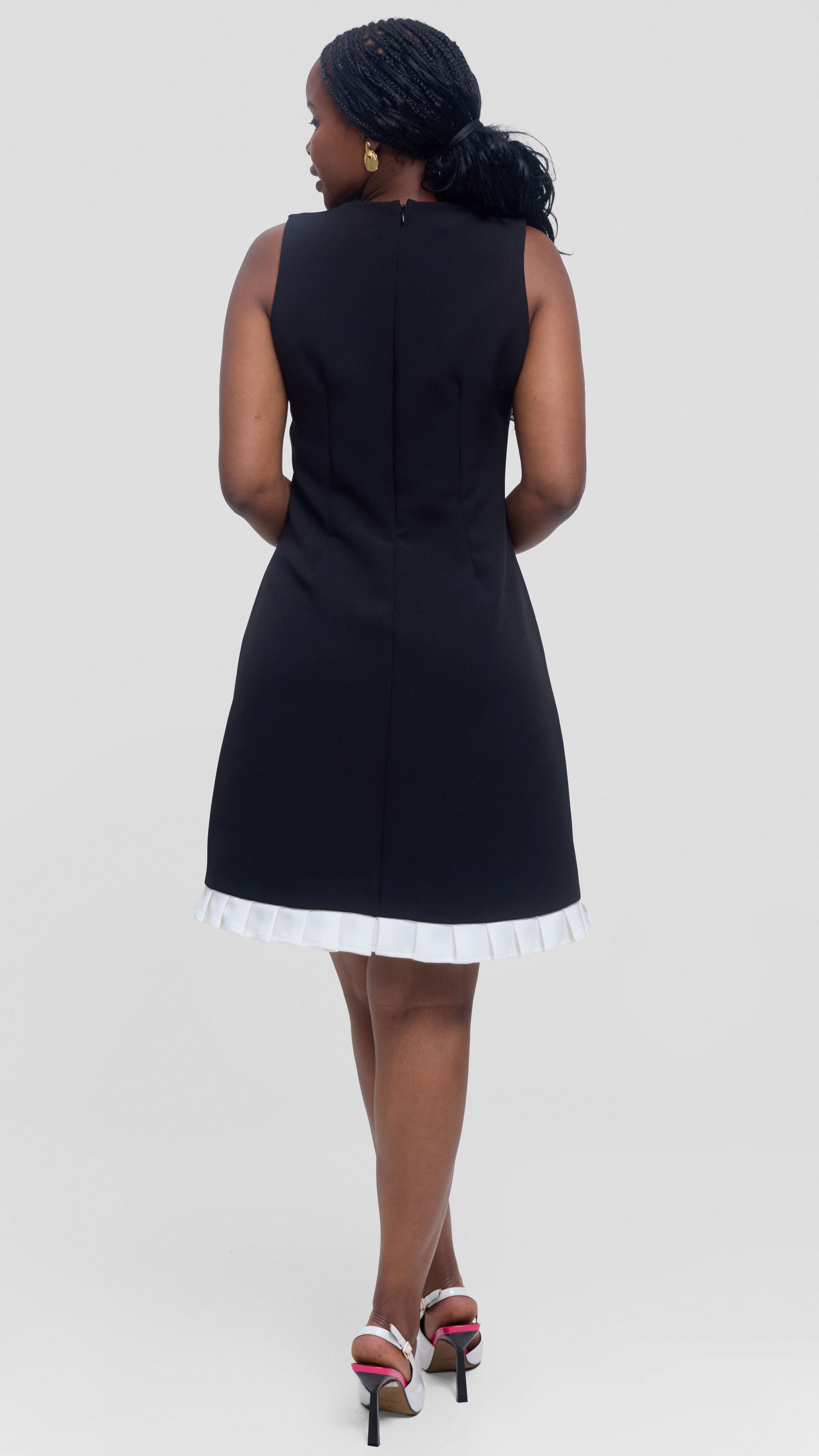 Vivo Colour Blocked Pleated Dress in Crepe - Black (Off White) — view 3